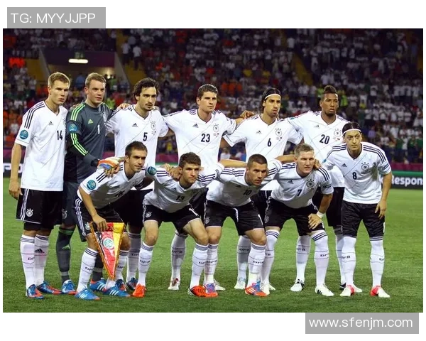 足球明星与女友的甜蜜生活揭秘:从赛场到日常的浪漫瞬间分享 足球明星与女友的甜蜜生活揭秘:从赛场到日常的浪漫瞬间分享