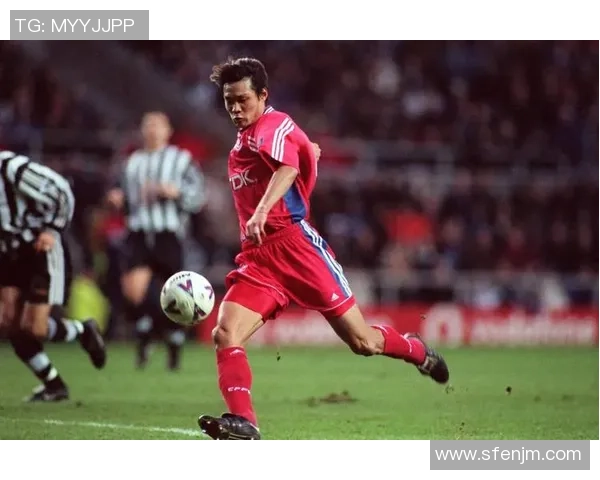 足球明星化身老头重返球场展现不老传奇与青春活力 足球明星化身老头重返球场展现不老传奇与青春活力