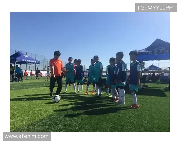 足球明星归乡之旅揭示家乡情怀与梦想追寻的故事